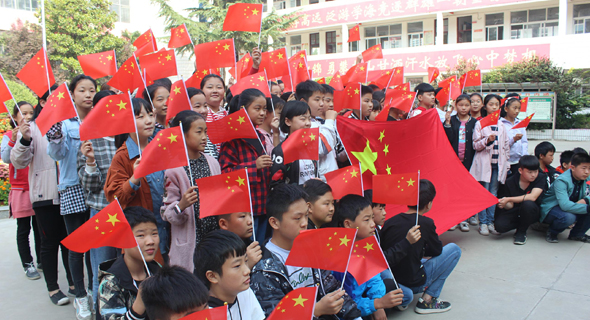 鄲城縣社會(huì)各界開展“中國(guó)紅慶國(guó)慶”慶?；顒?dòng)