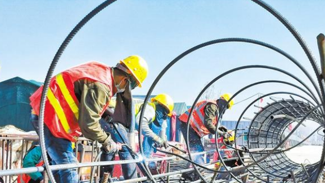 致敬！高溫下的建設(shè)者