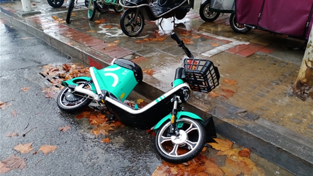 請(qǐng)把車子放好吧！